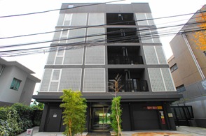 Exterior of Apartments Motoazabu Uchidazaka