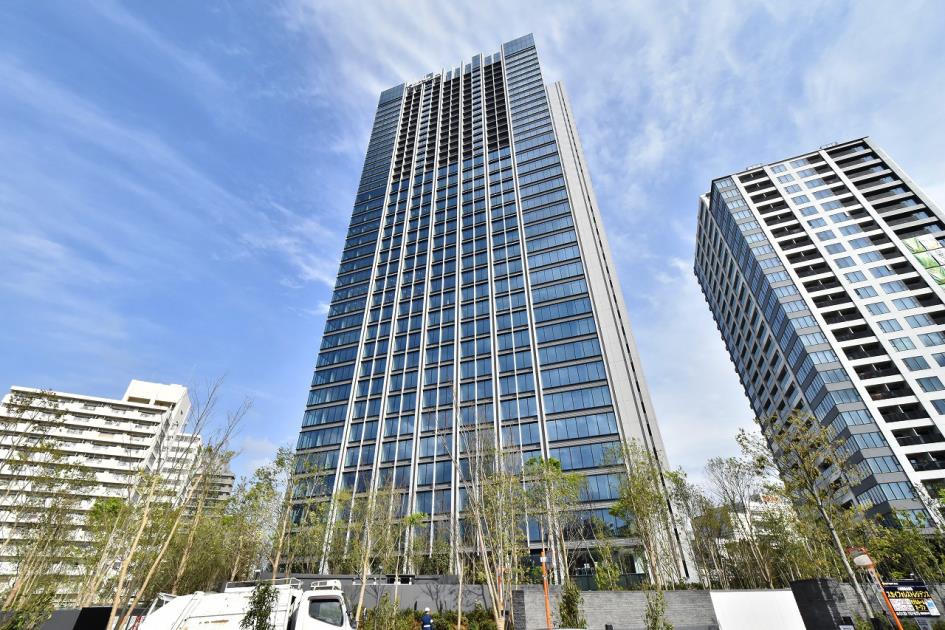 La Tour SHINJUKU Garden Luxury Apartment for Rent in Shinjukuku