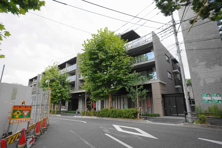 Garden Hills Yotsuya Geihin no mori Luxury Apartment for Rent in