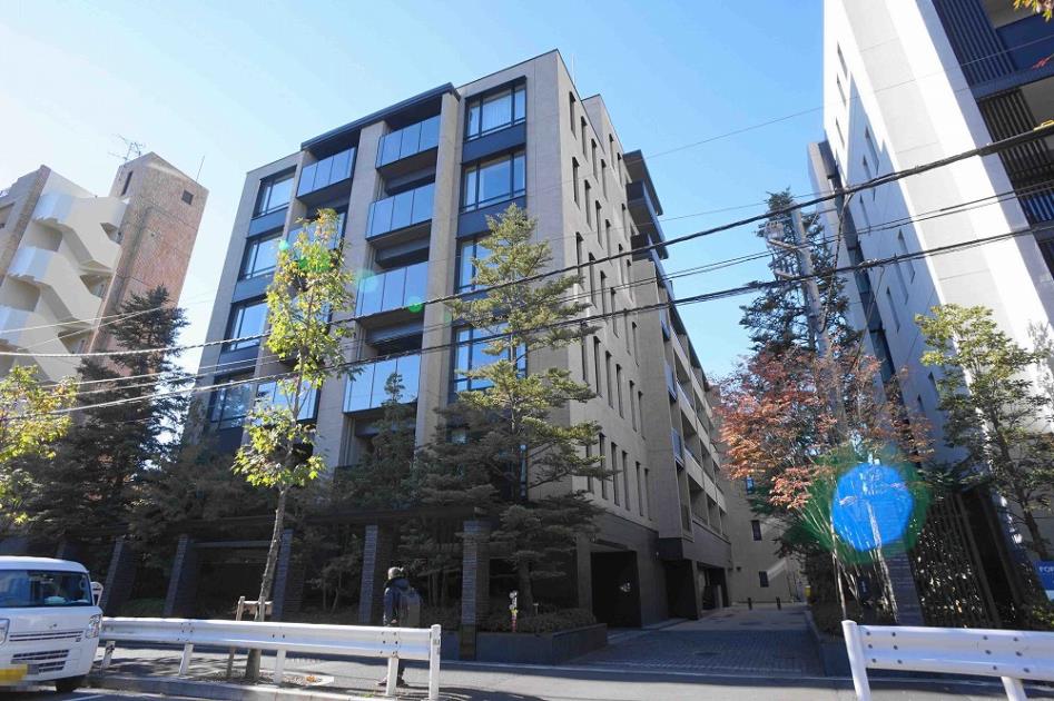 The Parkhouse Azabu Gaien Nishidori Luxury Apartment for Rent in