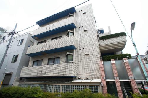 Exterior of Yoyogi Koen Plaza