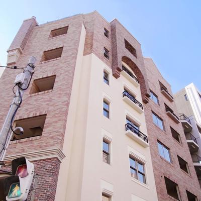Exterior of Saint-des-Pres Azabu