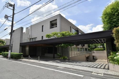 Exterior of Shoto Crest House