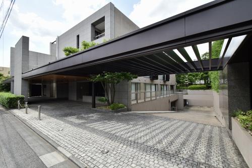 Exterior of Shoto Crest House