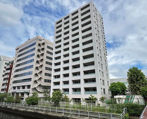 Exterior of LEFOND libre Hamamatsucho canal marks