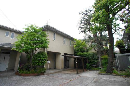 Exterior of Nishi-Ooi Birdie House