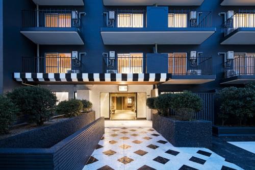 Exterior of Ninety Two 13