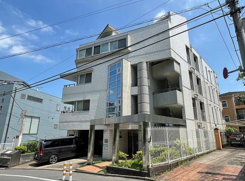 Exterior of 21 de Nampeidai