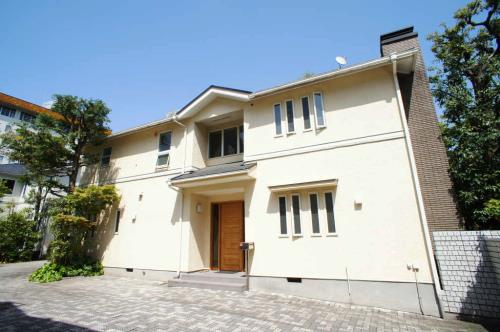 Exterior of Azabu Wistaria East
