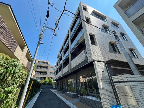 Exterior of Mezerite Omotesando