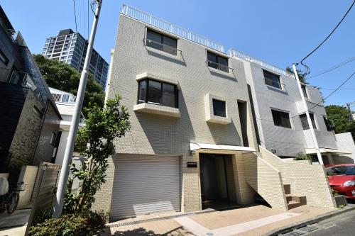 Exterior of Shirokane House