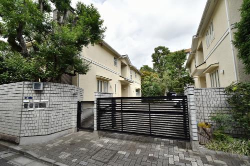 Exterior of Azabu Wistaria West