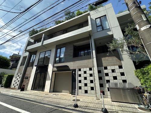 Exterior of The Yu