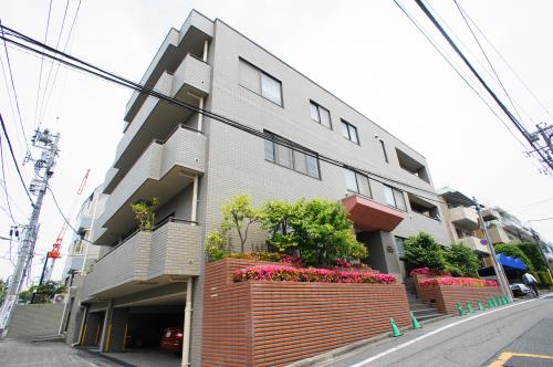 Exterior of Bonheur Omotesando