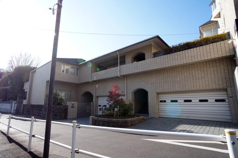 Nanbuzaka Compound B