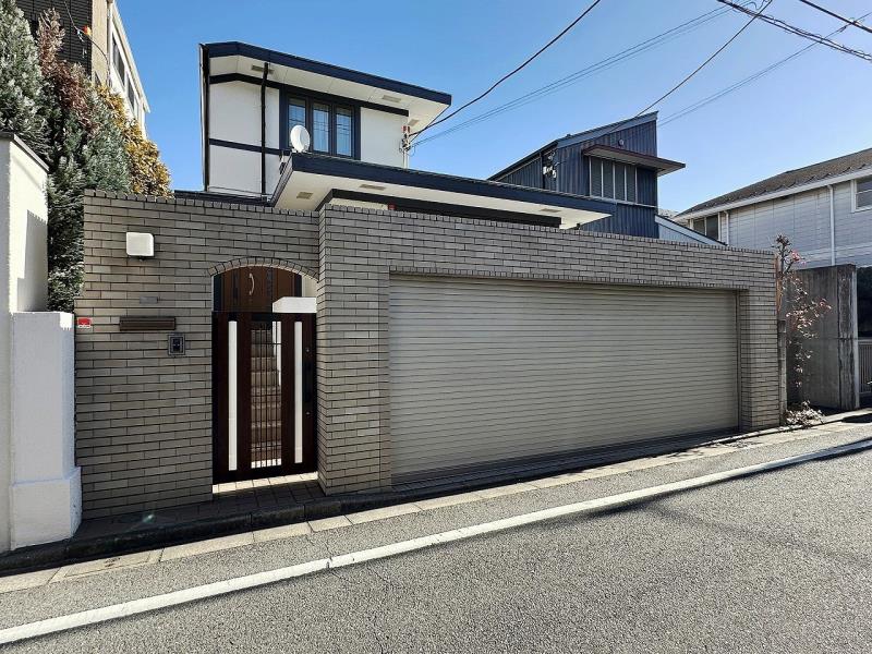Higashi-tamagawa 1-chome House