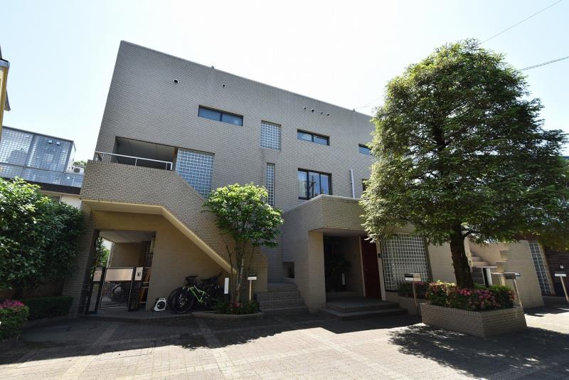 Exterior of Enaka House 1F