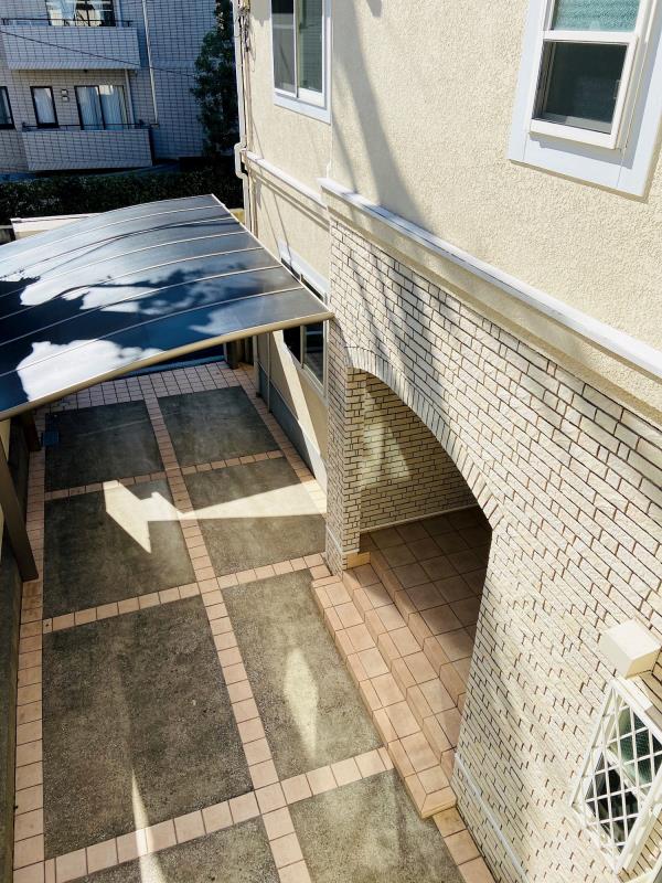 Exterior of Nishi-Azabu House