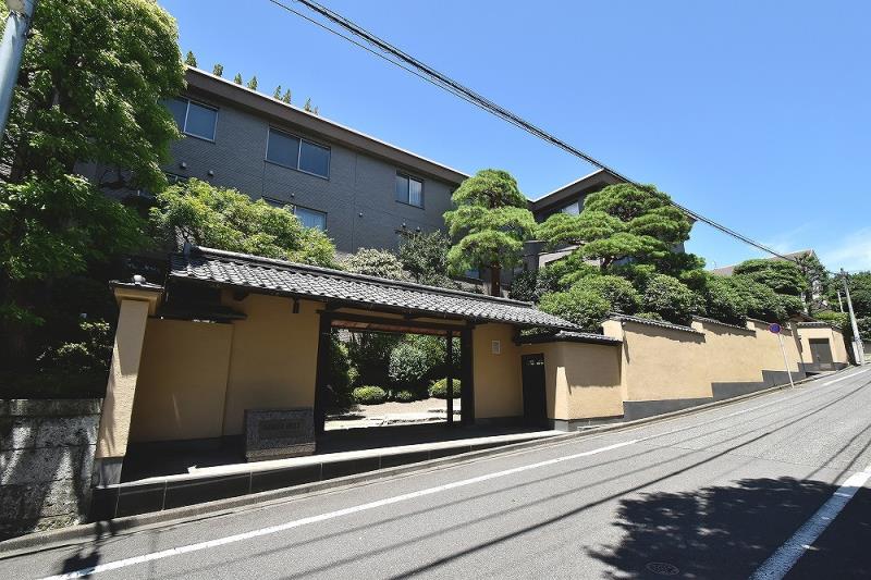 代々木上原 アゼリアヒルズ 2F の外観写真