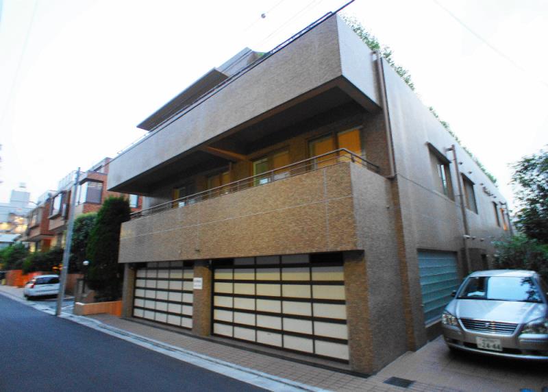 Exterior of The House Gamaike B1
