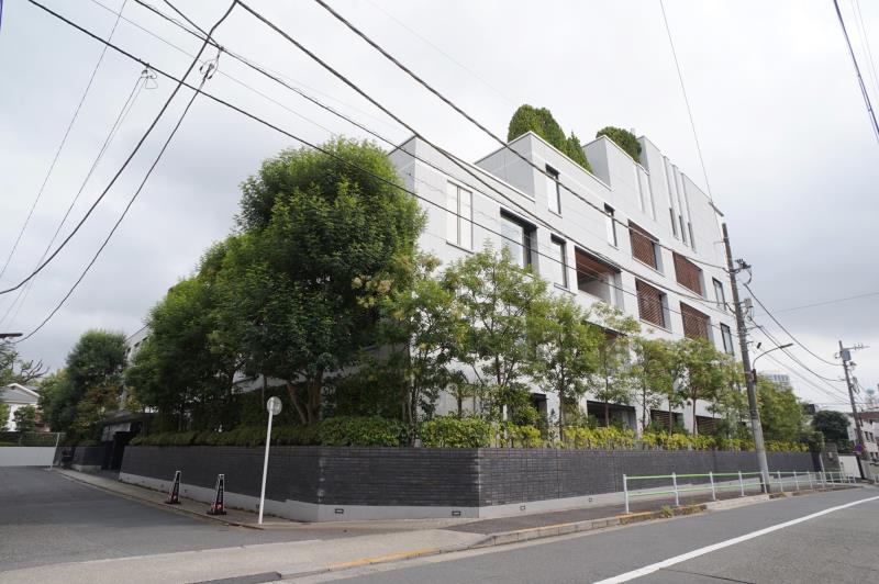 Exterior of KARA BLANC 3F