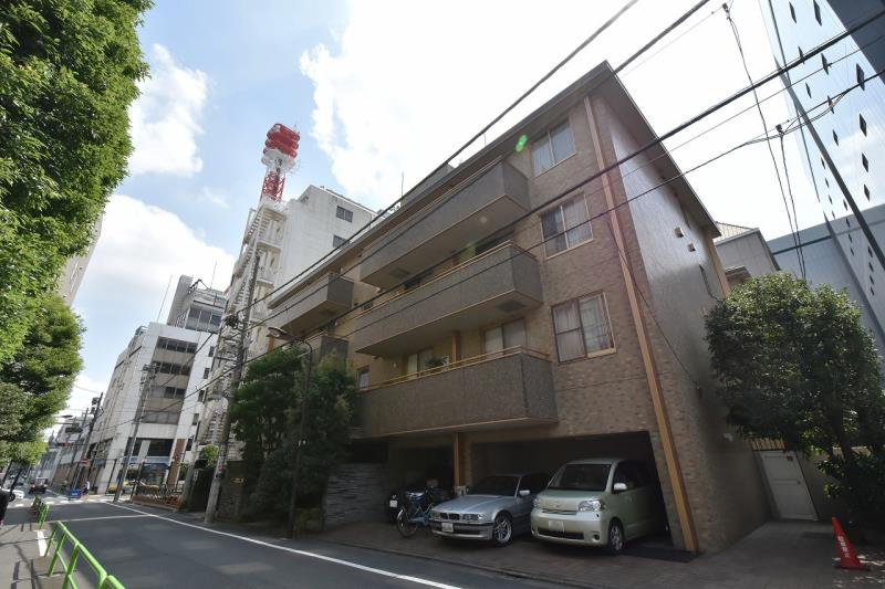 Exterior of Homat Admiral 6F
