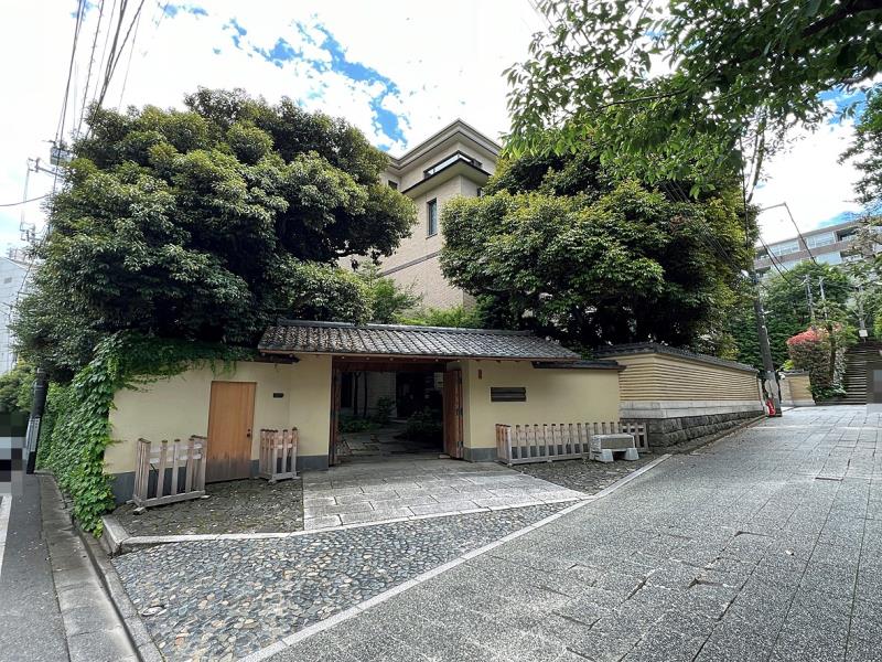 Exterior of The Oak Hills 2F