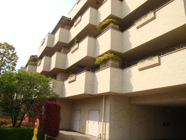 Exterior of Motoazabu Hills Forest Terrace East East-1F