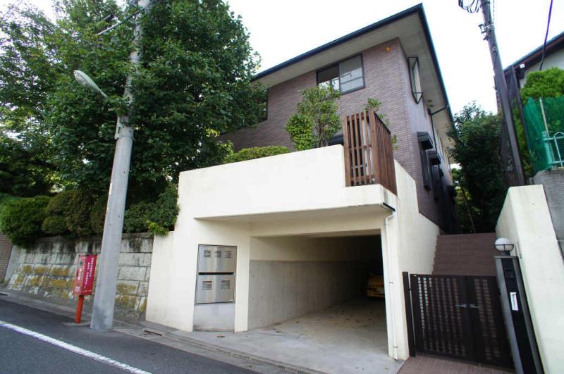 Exterior of Tamagawa-denenchofu 1-chome House