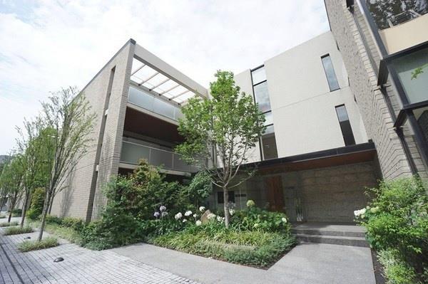 Exterior of MAJES Motoazabu Gardens D D-3F