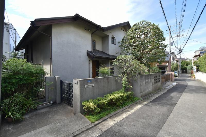 Exterior of Oi T Residence