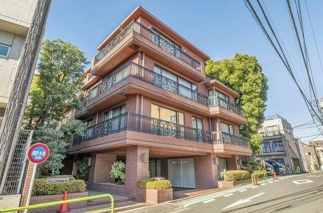 Exterior of Domus Minamiazabu West