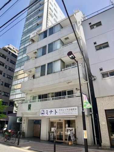 Exterior of Castle Mansion Azabu
