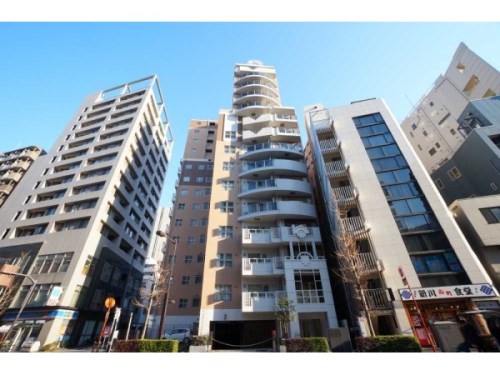 Exterior of Pias Tokyo In-place