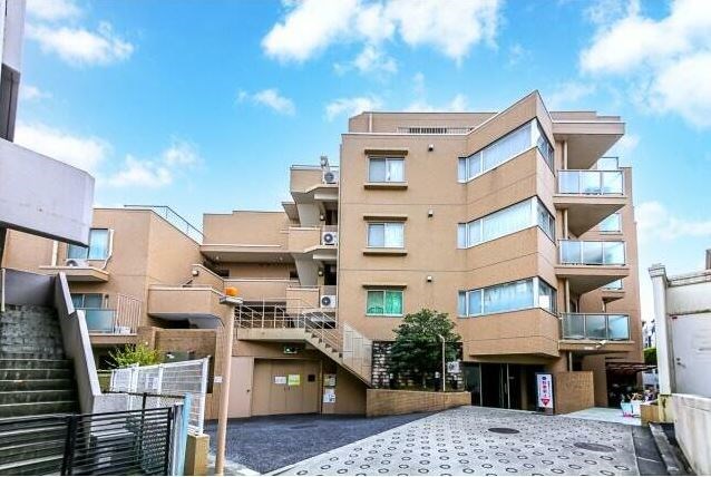 Exterior of BUHNE MINAMIAOYAMA HILLS