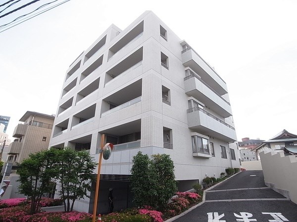 Exterior of Jingu-gaien House