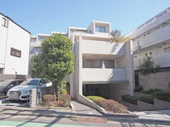 Exterior of Form 代代木公园 Libedia