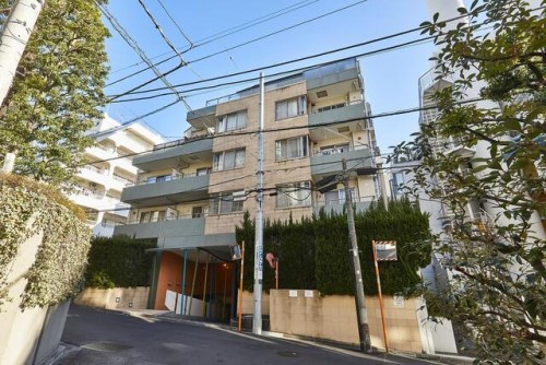 Exterior of Tokyu Dwell Als Jingumae