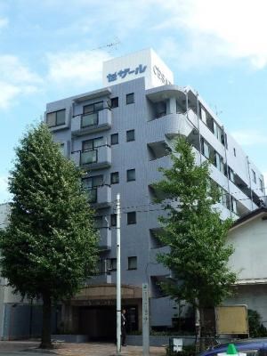 Exterior of セザール第二学芸大学