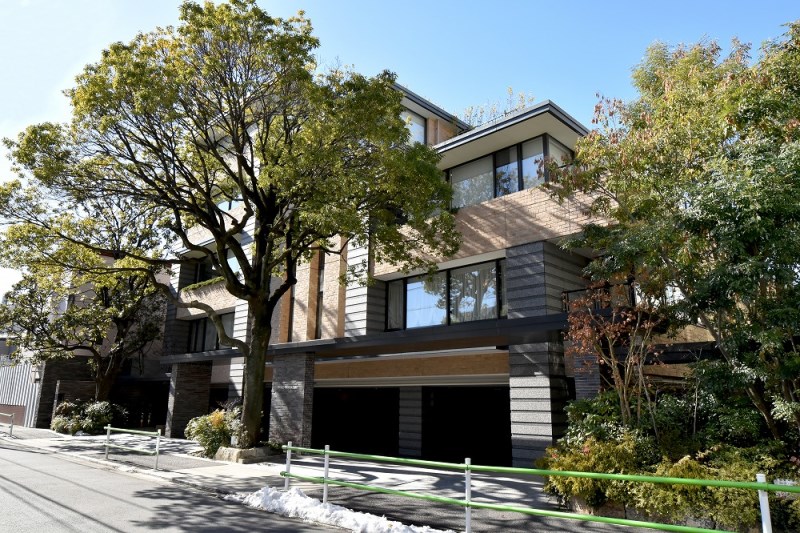 Exterior of Proud Motoazabu