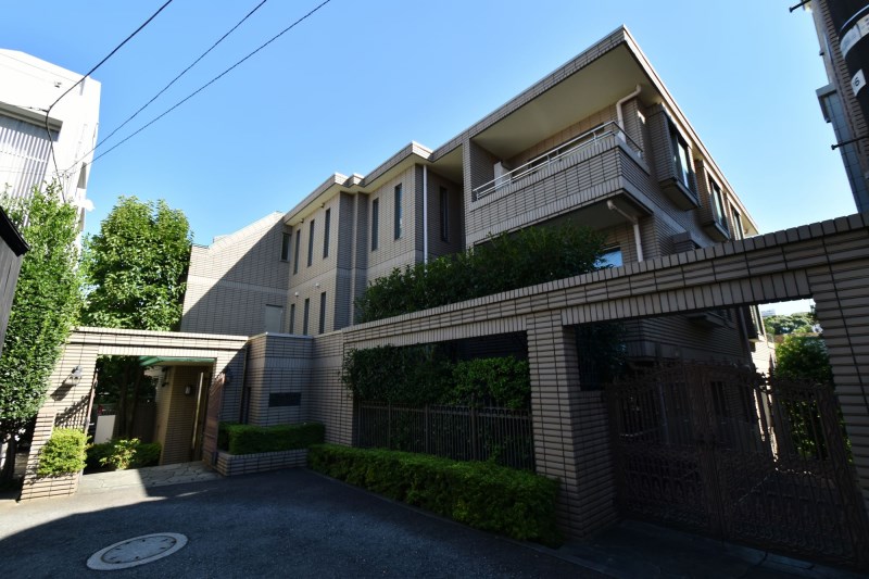 Exterior of High Court Minami-aoyama