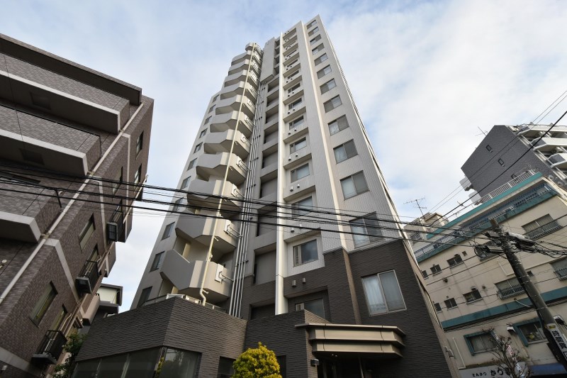 Exterior of D'Grance Shirokane