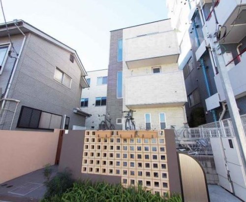 Exterior of LIM TERRACE SANGENJAYA