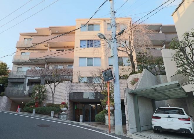 Exterior of Tokyu Dwell Prestige Ikedayama Claremont 2F