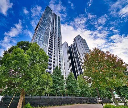 Exterior of World City Towers Capital Tower 34F