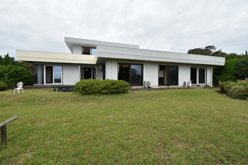 Exterior of Hiroyama-teien House in Zushi